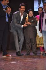 Hrithik Roshan at Dr Batra_s Positive awards in NCPA, Mumbai on 8th Oct 2013 (91).JPG
